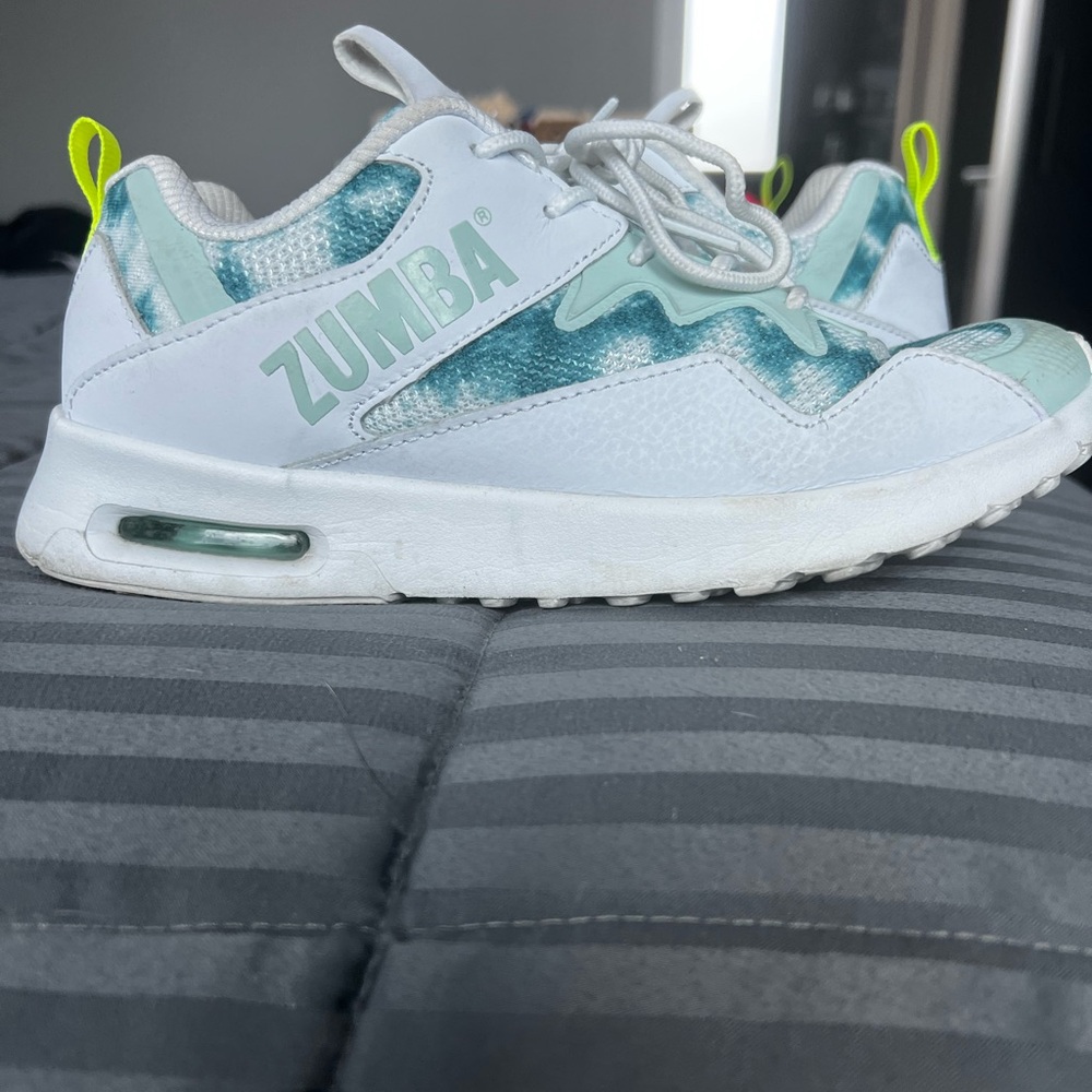 Size 6 aqua blue white Zumba shoes